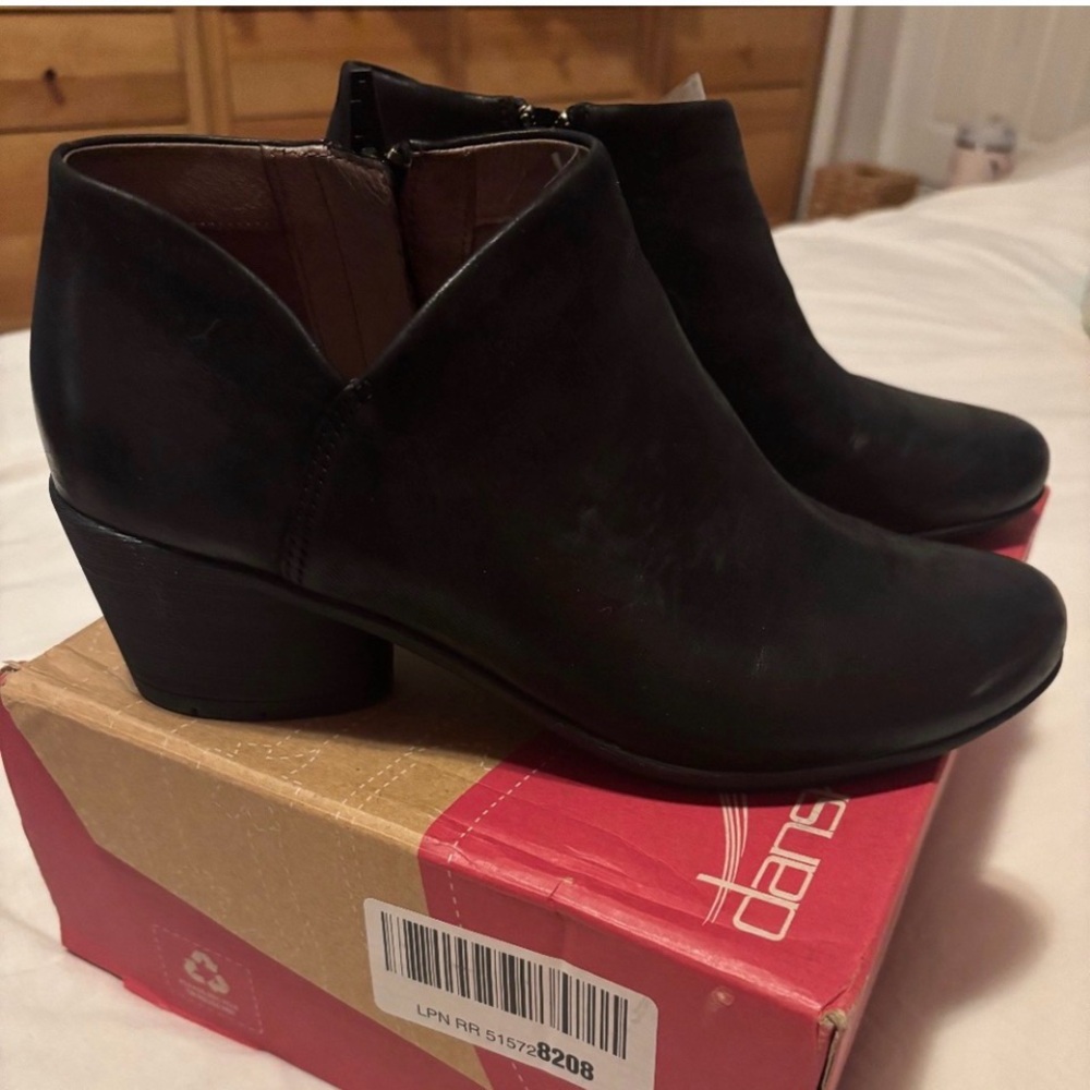 Dansko Black Raina Burnished Nubuck booties Size 39
